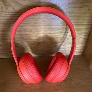 Beats Solo3 Wireless Product Red
